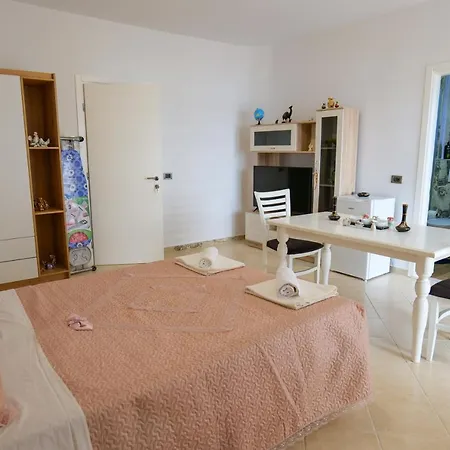 Sunny 3 Apartment