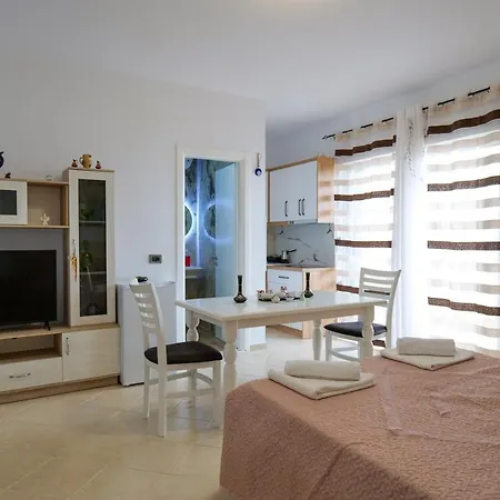 Sunny 3 * Saranda