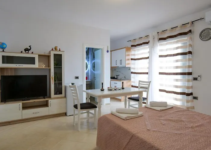 Sunny 3 * Sarandë