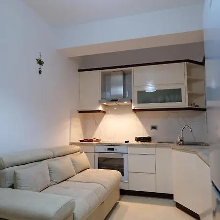 Sunny 3 Apartment